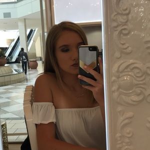 Meet your Posher, Claudia